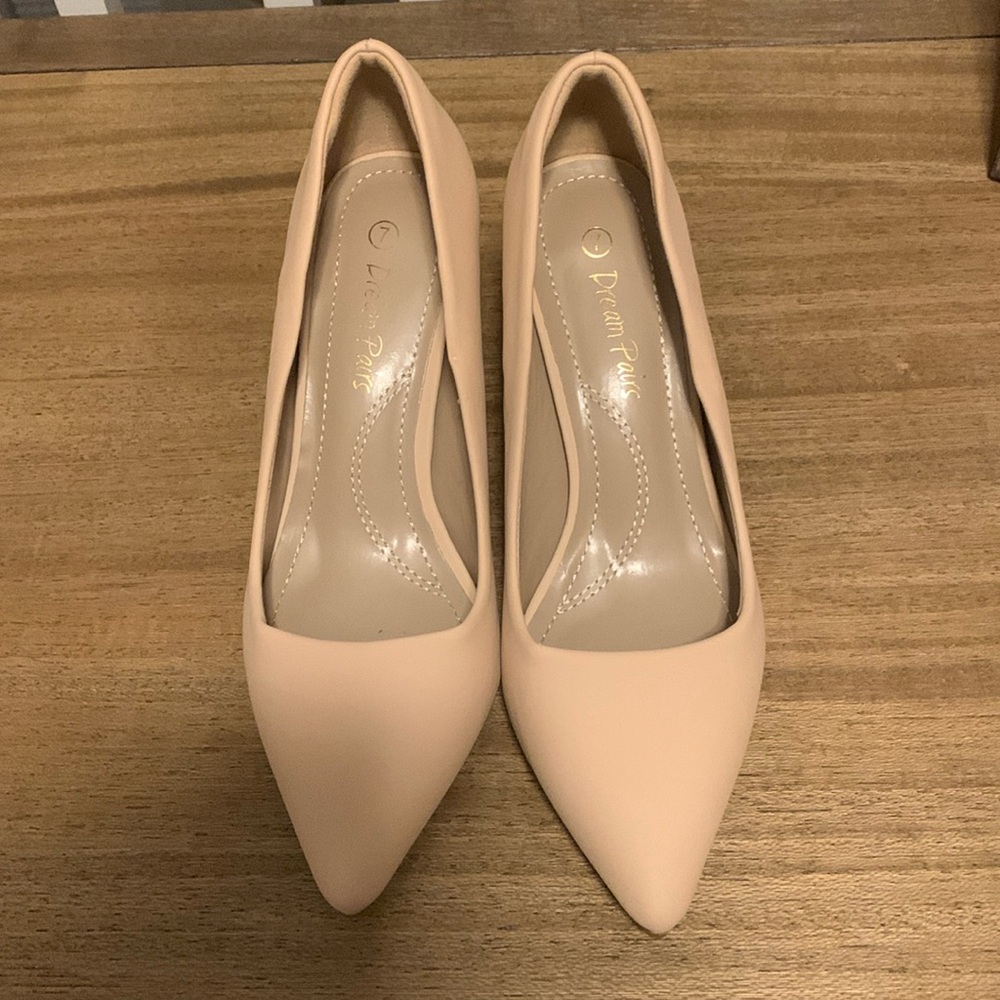 Nude heels size 7 never worn